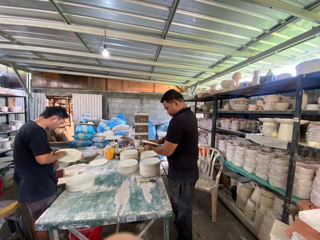 Produksi UMKM Panji Ceramic di Desa Dalung Hingga Keluar Negeri